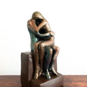 Escultura pareja "El Abrazo"