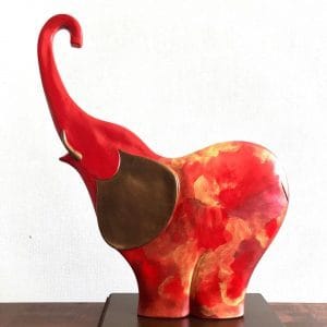 Elefante trompita tonos rojos y dorados