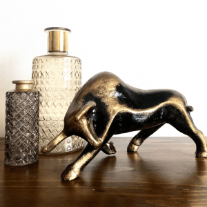 Toro decorativo
(Toro español con terminaciones doradas)