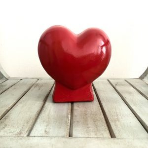 Corazón gordito con base color rojo